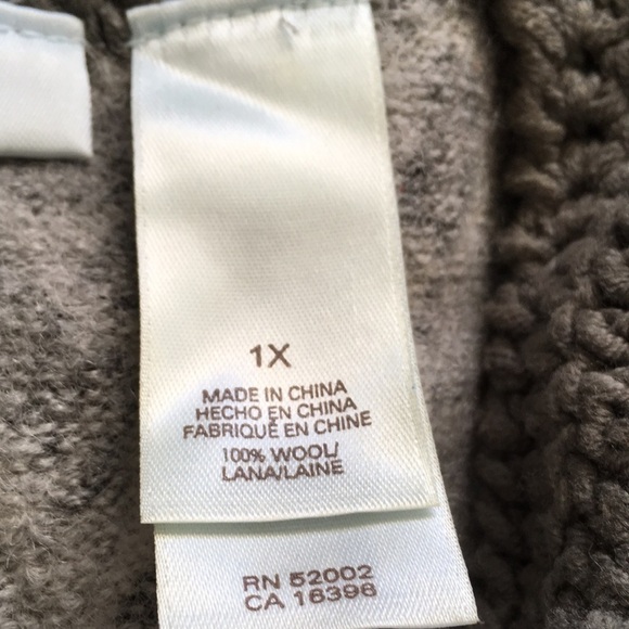 JH Collectibles Woman Gray Animal Print Wool Cardigan - Picture 10 of 10